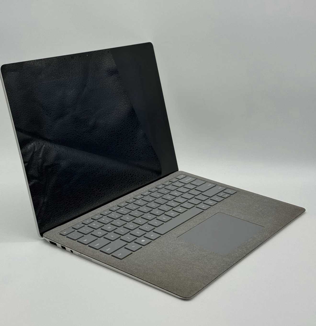Microsoft Surface Laptop 2 13.5" | Intel i5-8350U | 8GB RAM | 128GB SSD | Windows 11 Pro - Good Condition - Image 2