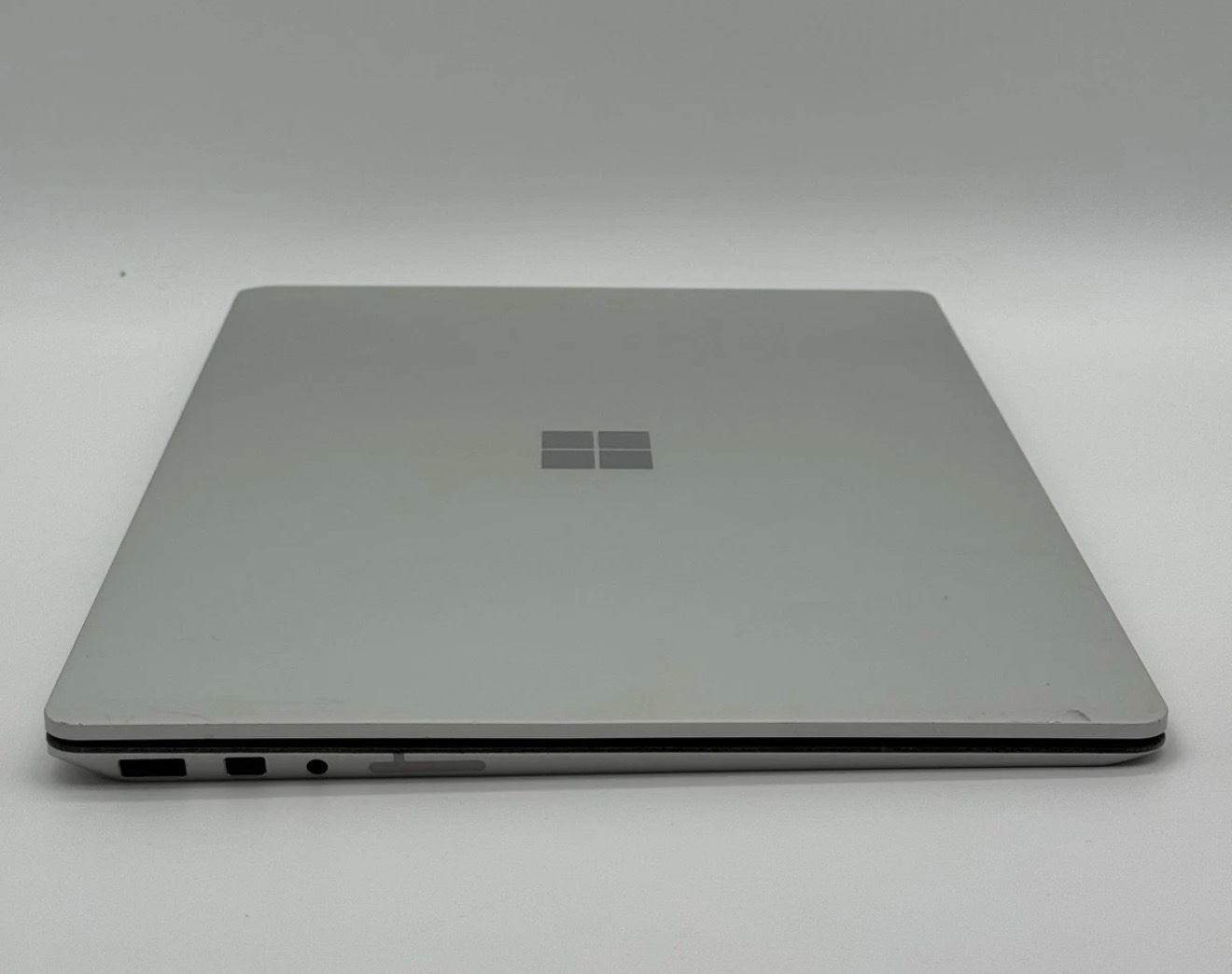 Microsoft Surface Laptop 2 13.5" | Intel i5-8350U | 8GB RAM | 128GB SSD | Windows 11 Pro - Good Condition - Image 6
