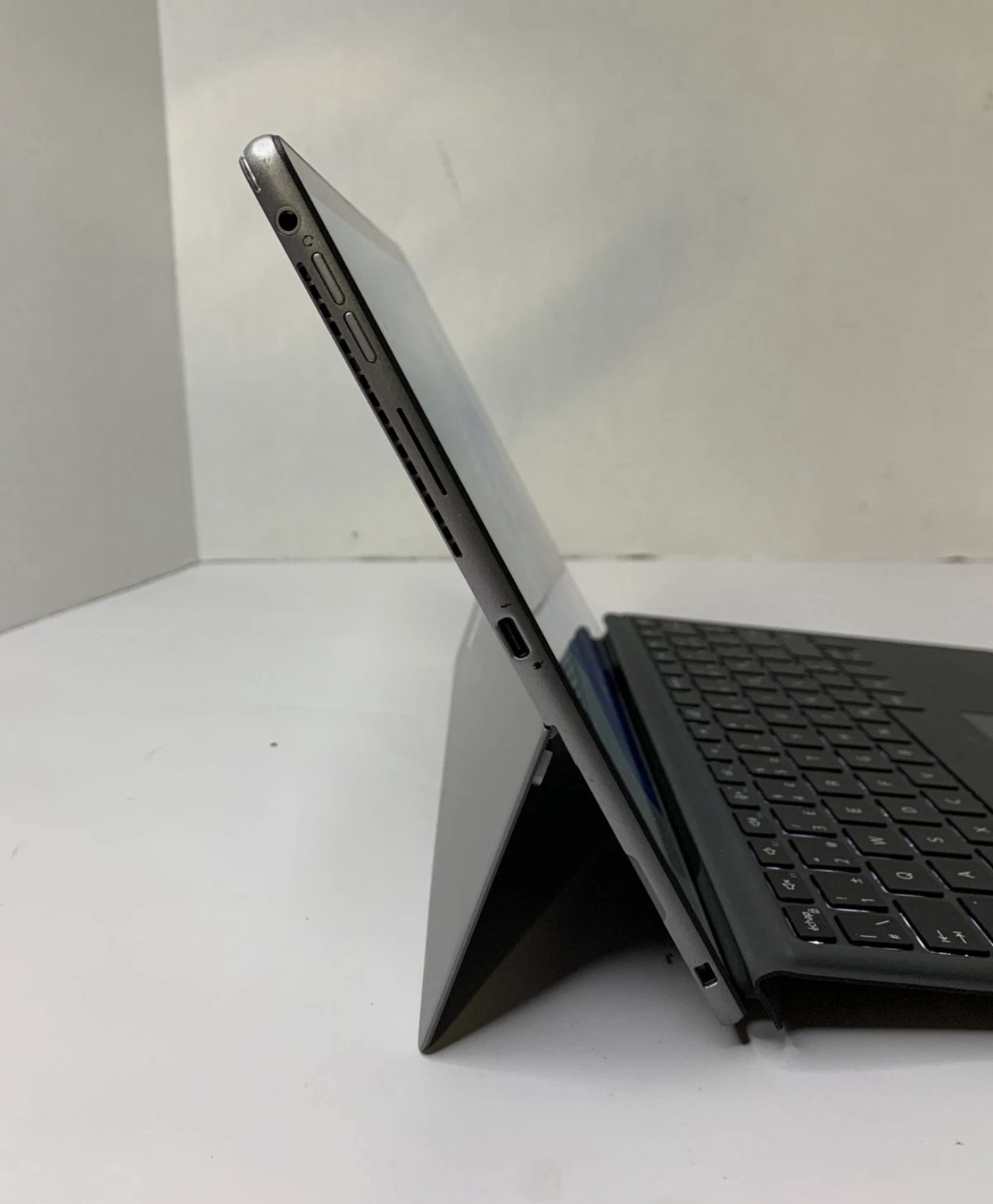 Dell Latitude 7320 2-in-1 14” Touchscreen Laptop – Intel i5 11th Gen | 8GB RAM | 256GB SSD | Windows (Used) - Image 2