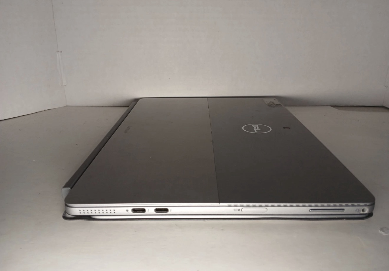 Dell Latitude 7210 2-in-1 Tablet / Laptop - Intel Core i7-1061U, 16GB RAM, 512GB SSD - Image 6