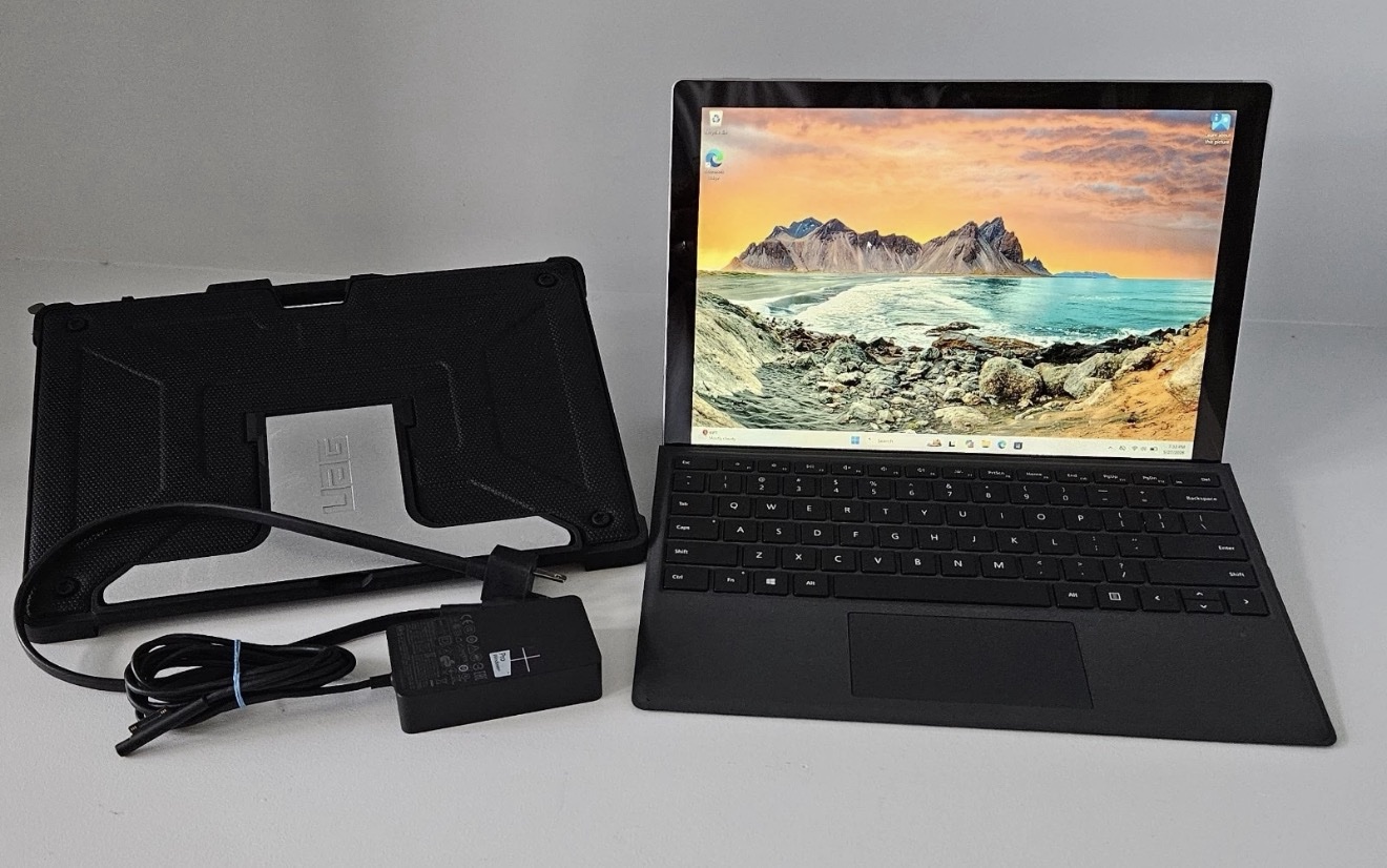 Microsoft Surface Pro 5 1796 Silver 12.3" Core i5-7300U 8GB 256GB w/ UAG Win 11P
