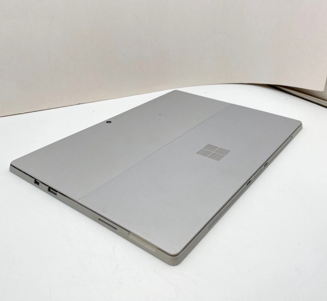 Microsoft Surface Pro 5th Gen 12."3, Wi-Fi, i5 8GB RAM 256GB SSD Platinum - Good - Image 4
