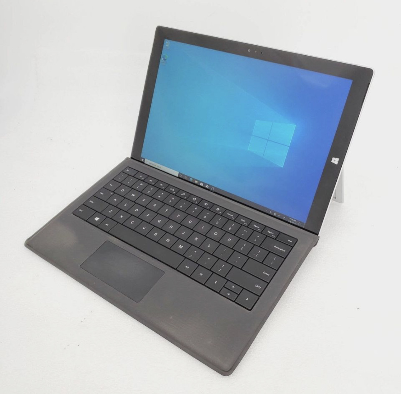 Microsoft Surface Pro 3 12.3 Inch - Intel Core i5 4300U, 8GB RAM, 256GB SSD, Windows 10 - Image 2