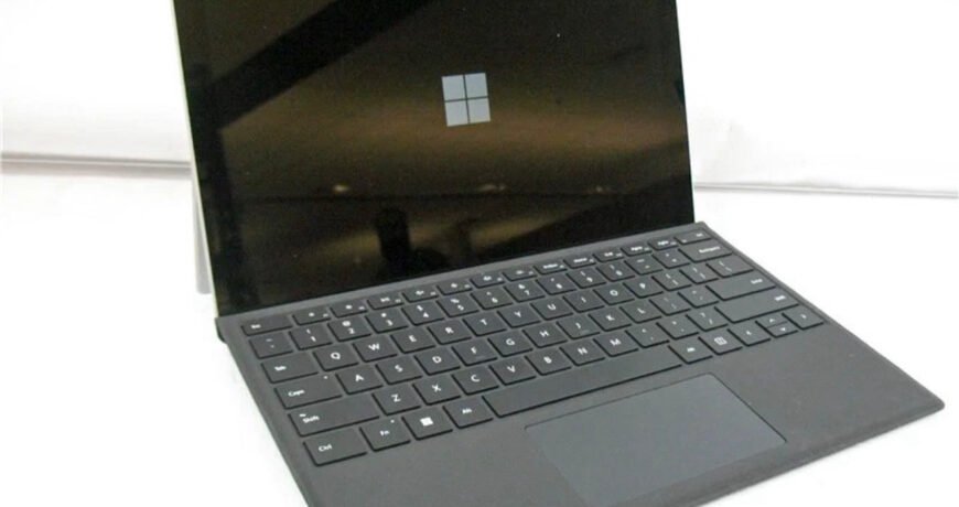 Microsoft Surface Pro 5 12.3 inch Tablet / Laptop - Intel Core i7-7660U, 8GB RAM, 256GB SSD image 0