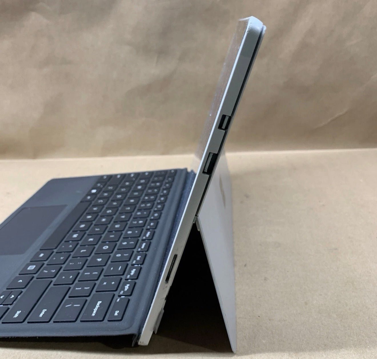 Pre-owned Microsoft Surface Pro 5 1807, Core i5-7300U @ 2.3GHz, 8GB RAM, 256GB SSD, W10P (Crack Glass) - Ảnh 4