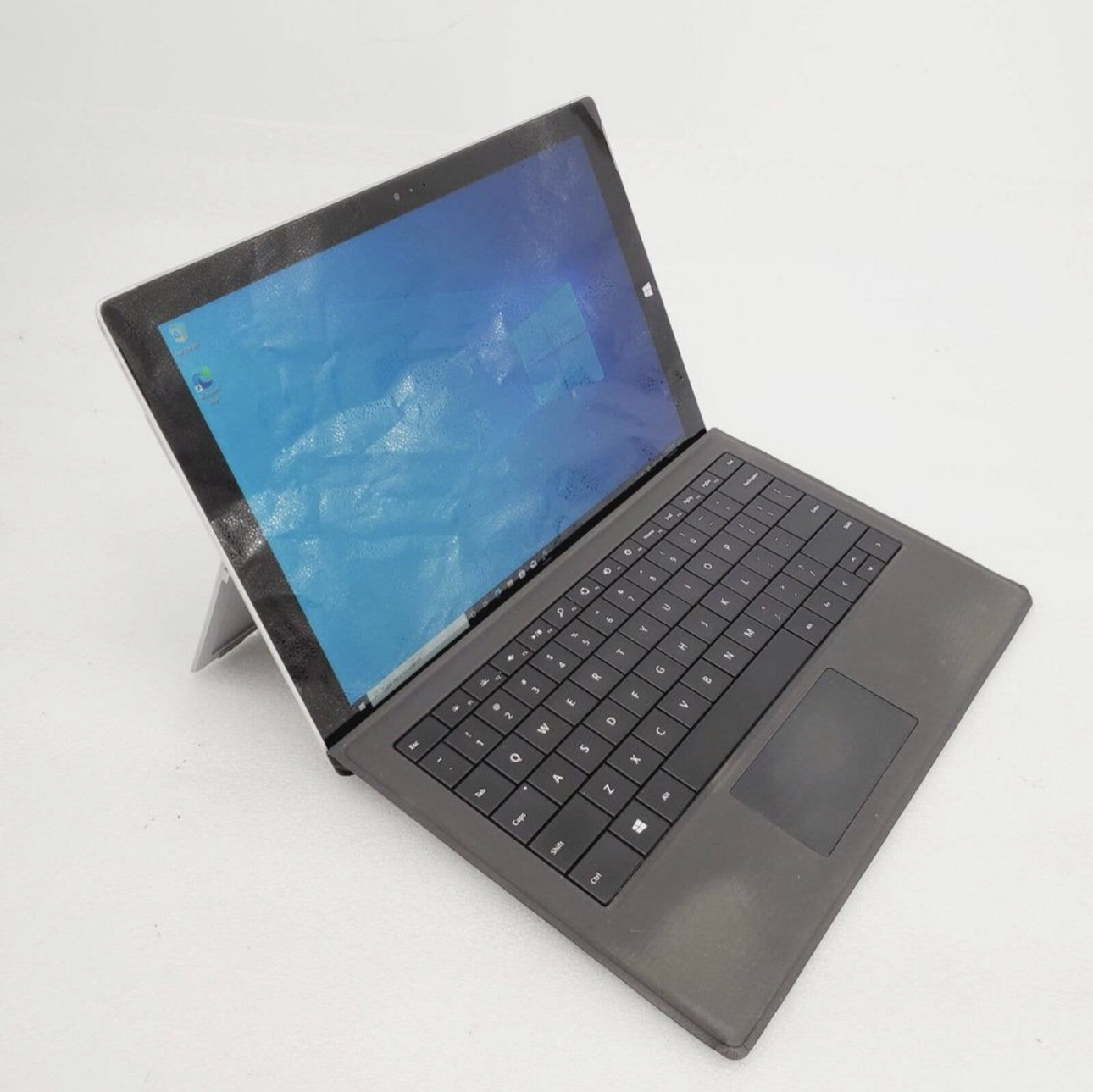Microsoft Surface Pro 3 12.3 Inch - Intel Core i5 4300U, 8GB RAM, 256GB SSD, Windows 10 - Image 3