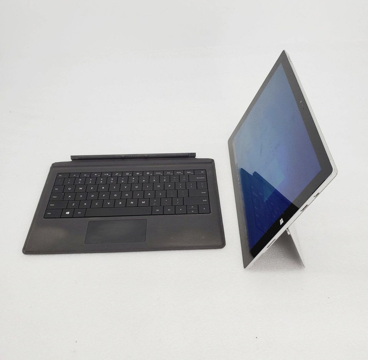 Microsoft Surface Pro 3 12.3 Inch - Intel Core i5 4300U, 8GB RAM, 256GB SSD, Windows 10 - Image 5