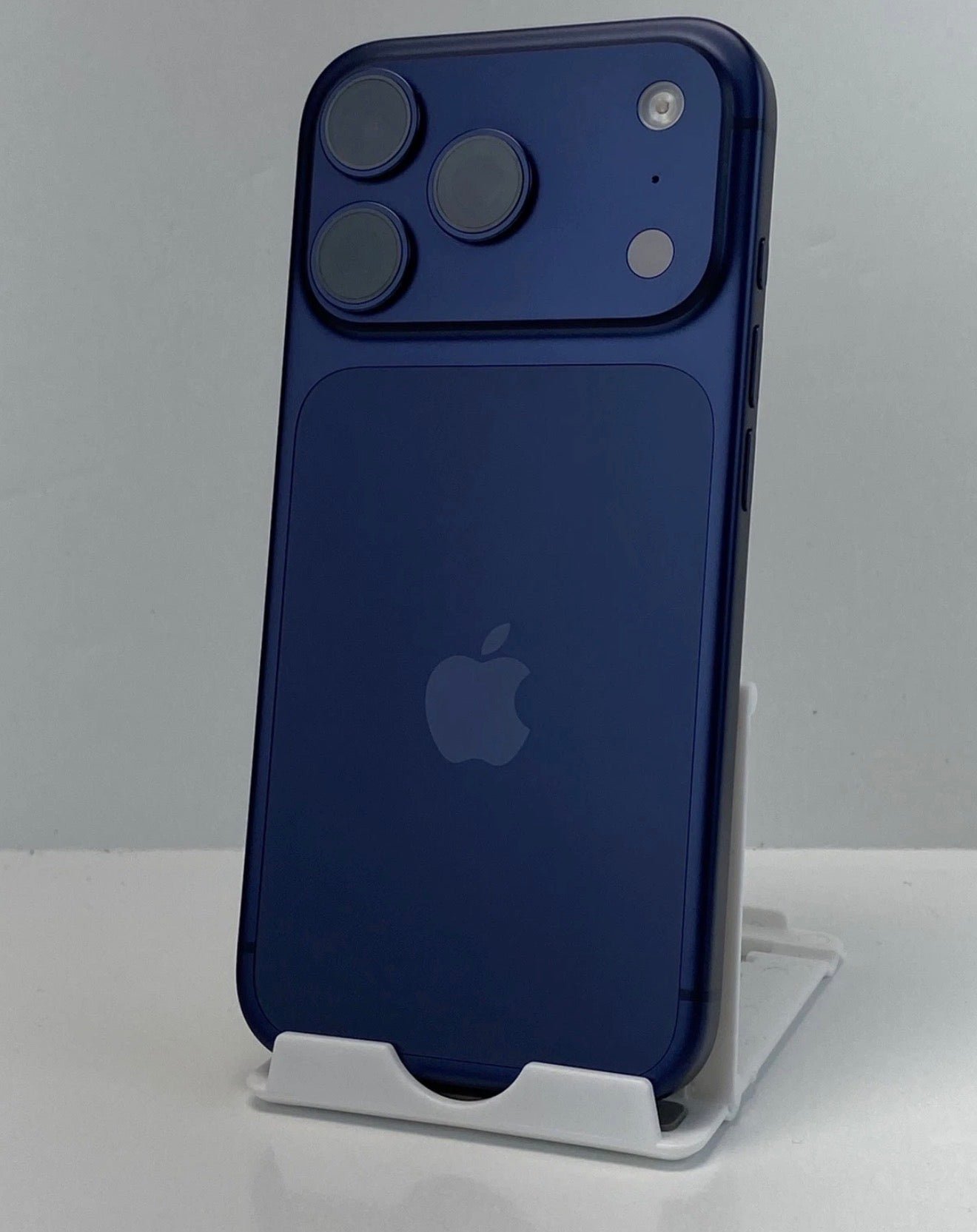 Open-Box Apple iPhone 17 Pro A3256 1TB Deep Blue eSIM Unlocked - Image 7