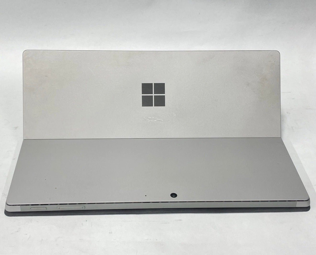 Pre-owned Microsoft Surface Pro 5 12.3 inch Touchscreen- Intel i5-7300U, 8GB RAM, 256GB SSD, Fair condition - Image 3