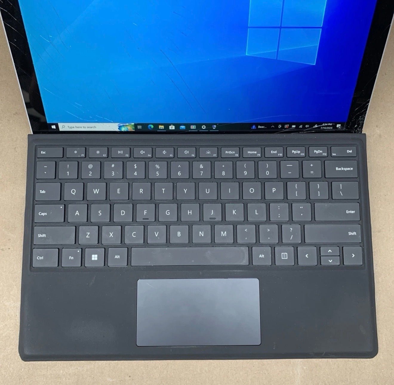 Pre-owned Microsoft Surface Pro 5 1807, Core i5-7300U @ 2.3GHz, 8GB RAM, 256GB SSD, W10P (Crack Glass) - Ảnh 2