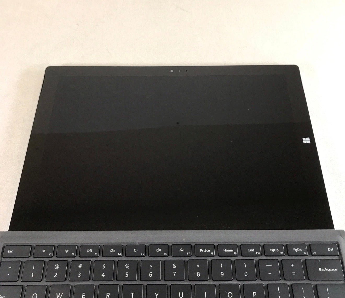 Pre-owned Microsoft Surface Pro 3 Intel i3-4020Y 4GB RAM 64 GB SSD Win 10 Pro - Image 3