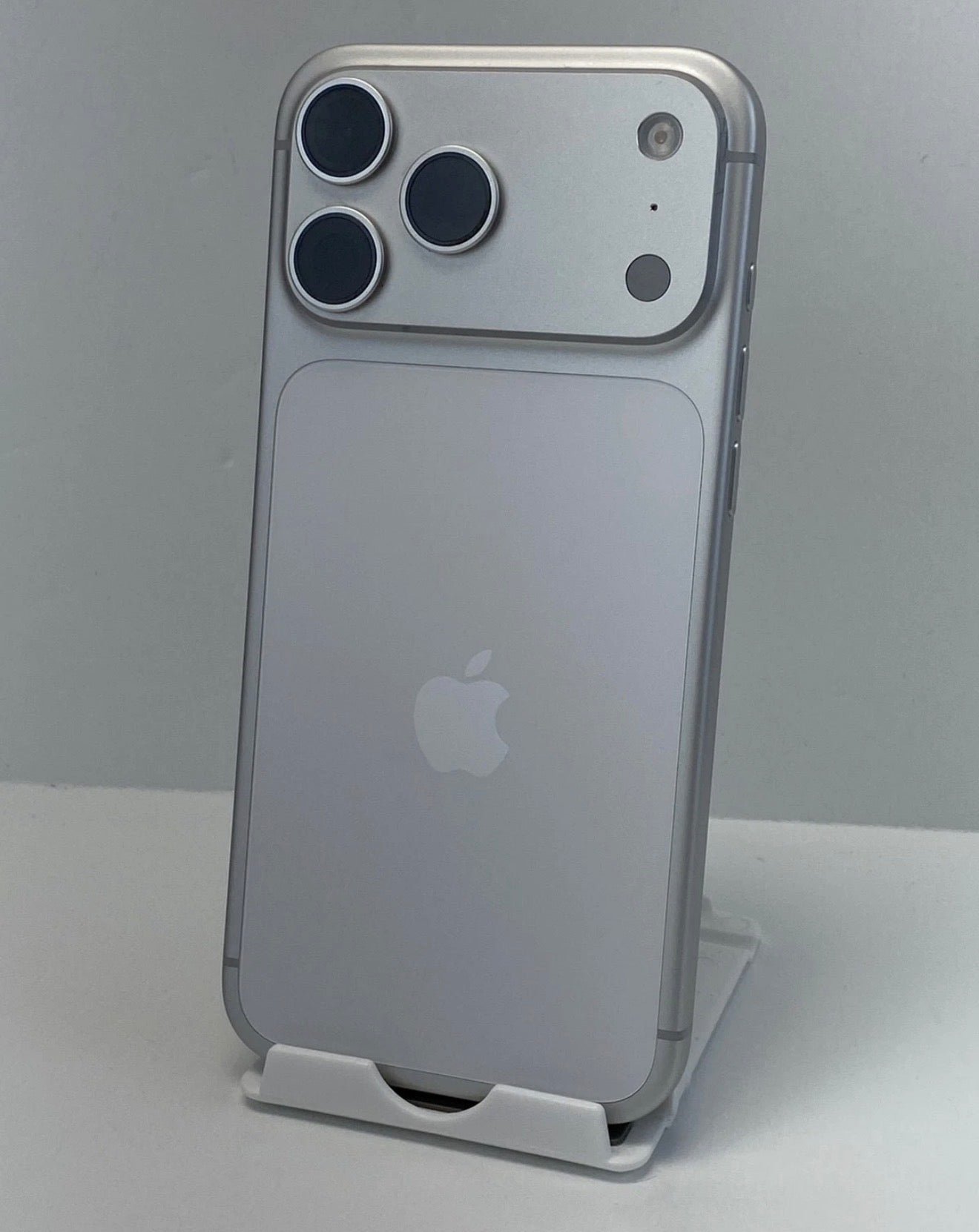Open-Box Apple iPhone 17 Pro Max A3257 256GB Silver eSIM Unlocked - Image 7