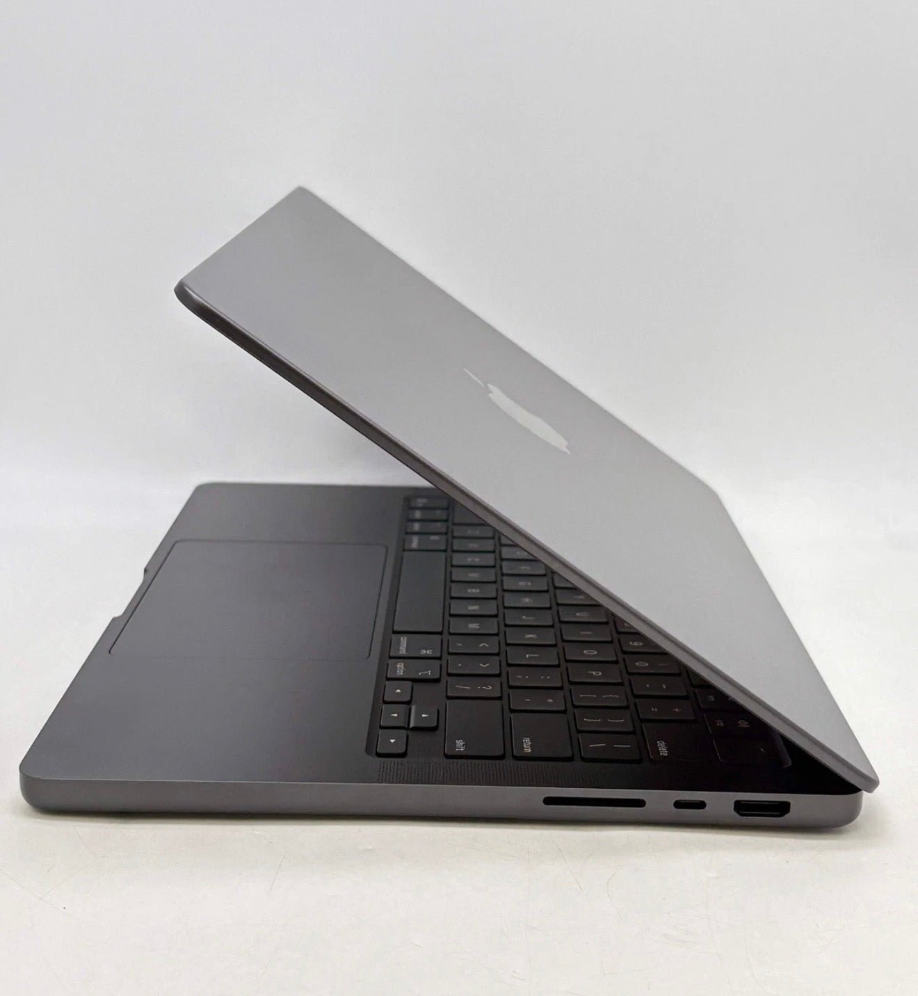 Pre-Owned Apple MacBook Pro 14-inch – M5 Chip – 16GB RAM – 1TB SSD – Space Black - Ảnh 8