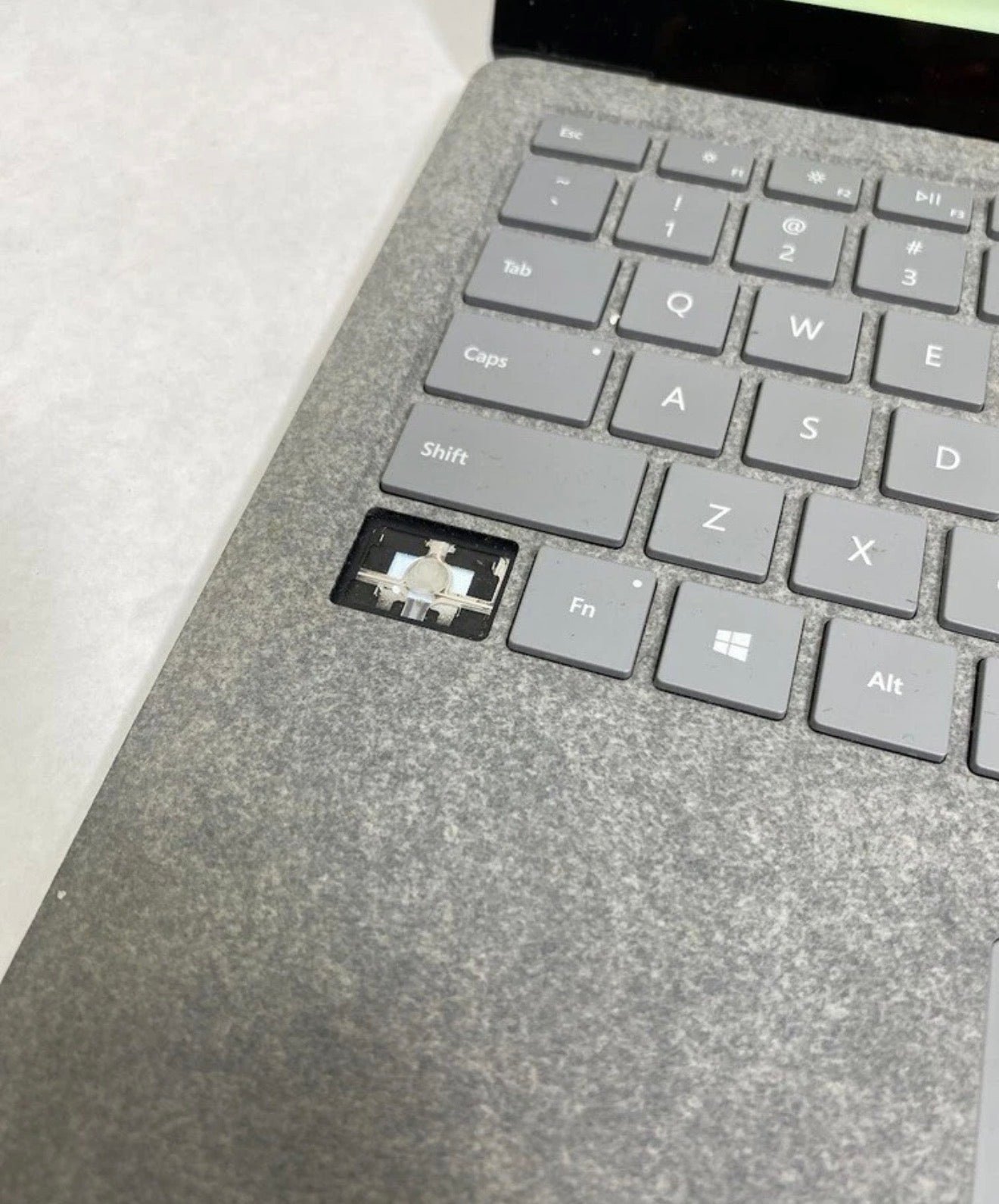 Microsoft Surface Laptop 1796 1st Gen - Intel i5-7300U, 8GB RAM, 128GB SSD (Missing key) - Image 2