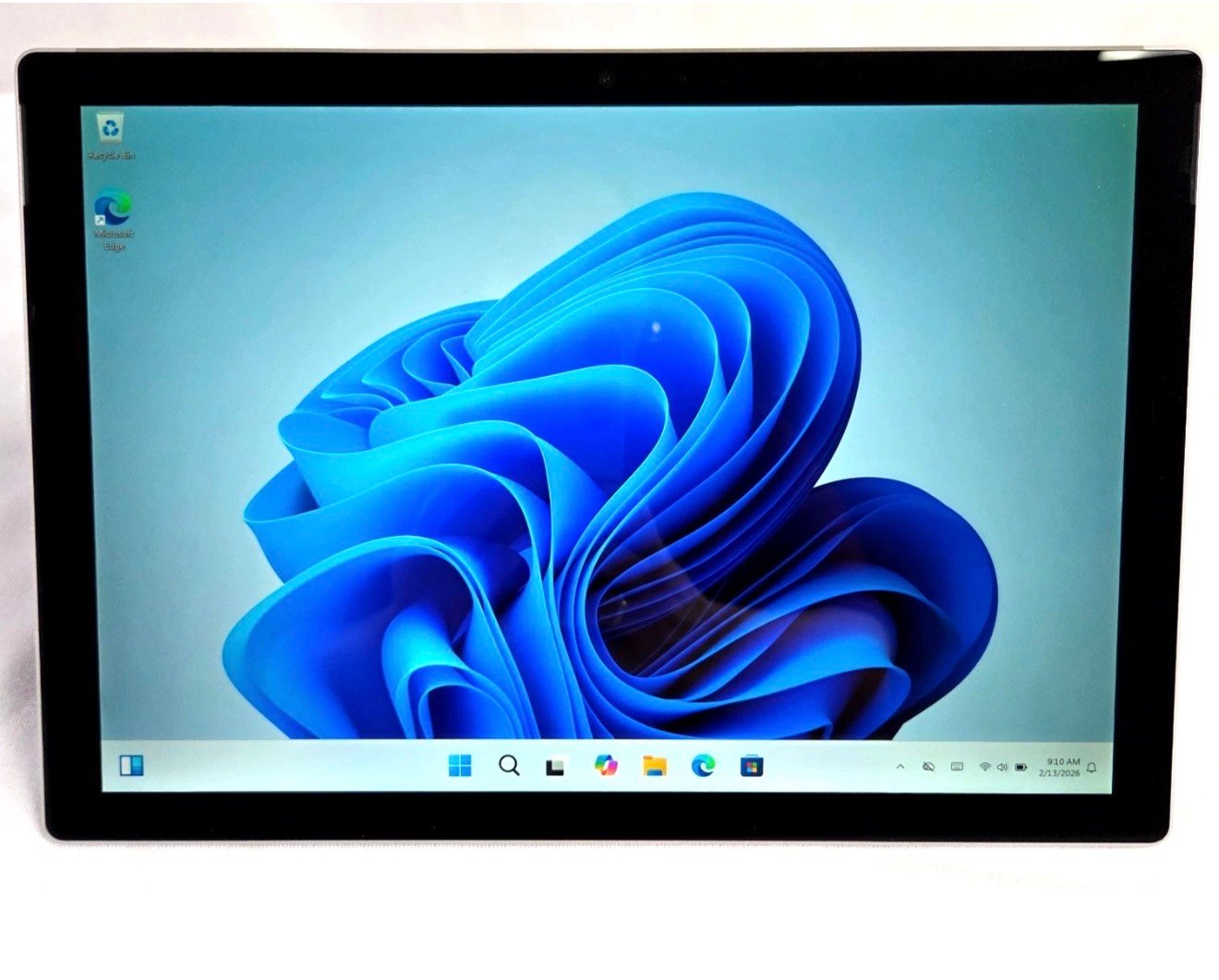 Pre-owned Microsoft Surface Pro 6 12.3 inch touchscreen- Intel Core i5-8250U, 8GB RAM, 256GB SSD, Win11 - Image 2