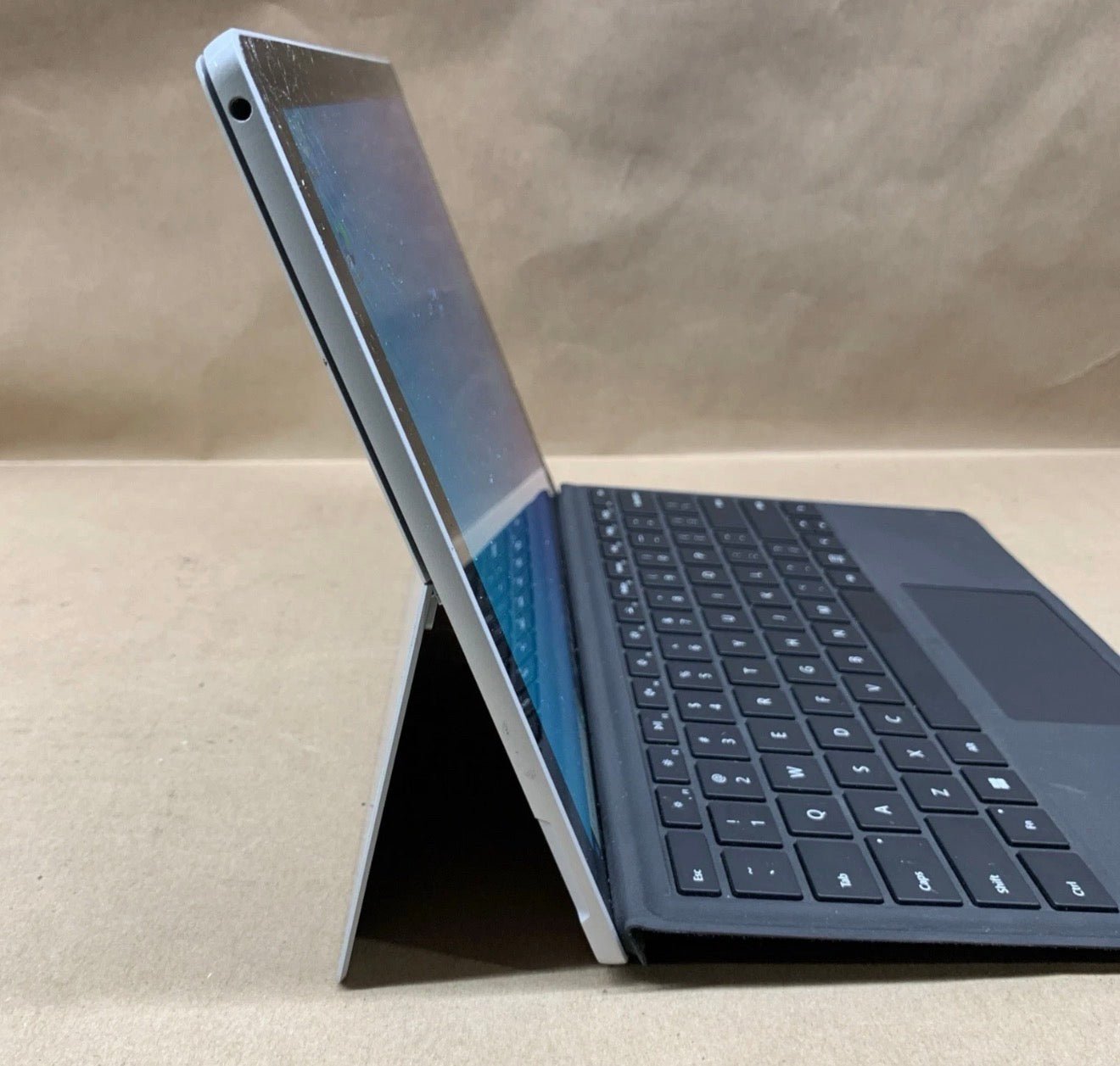 Pre-owned Microsoft Surface Pro 5 1807, Core i5-7300U @ 2.3GHz, 8GB RAM, 256GB SSD, W10P (Crack Glass) - Ảnh 5