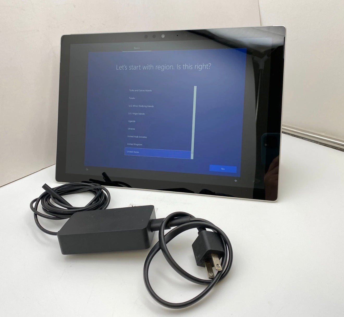 Microsoft Surface Pro 5th Gen 12."3, Wi-Fi, i5 8GB RAM 256GB SSD Platinum - Good