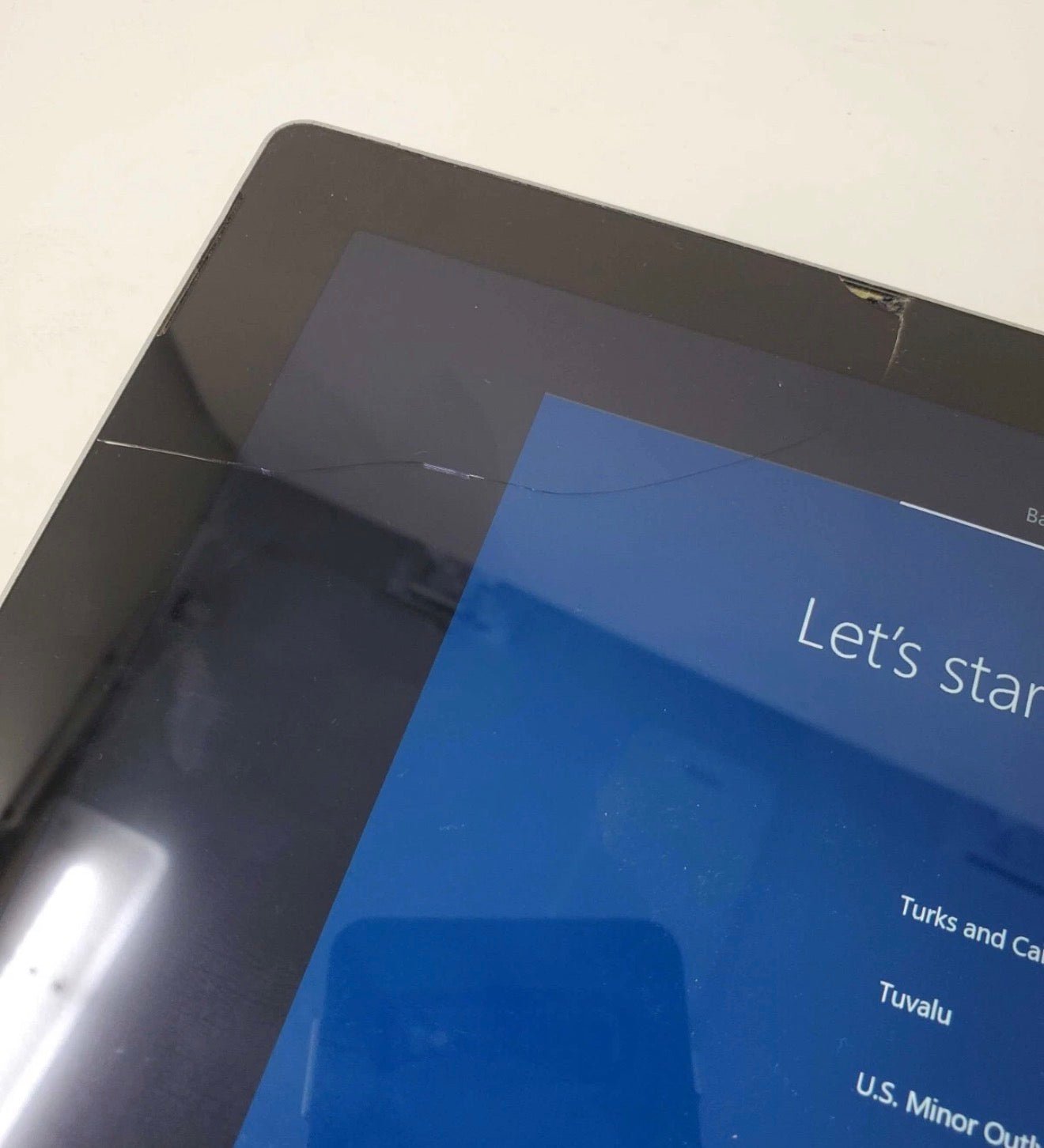 Microsoft Surface Pro 3 1631, i5-4300U, 4GBRAM, 128GB SSD (Hairline Crack) - Image 2