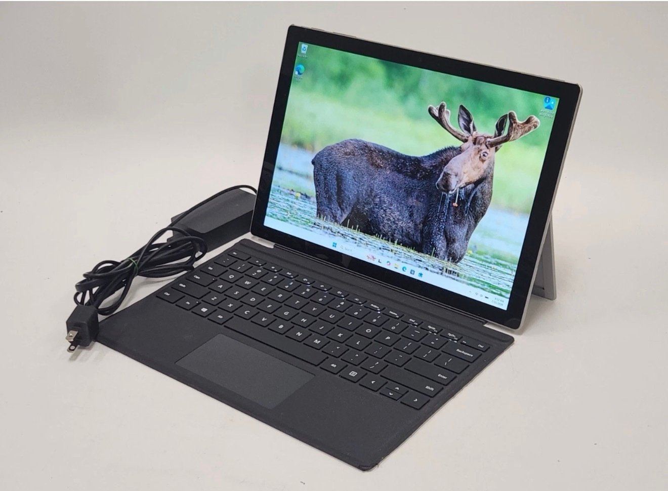 Pre-owned Microsoft Surface Pro 6 1796 i5-8250U 1.6GHz 16GB 256GB W11PRO w/ Keyboard Cover