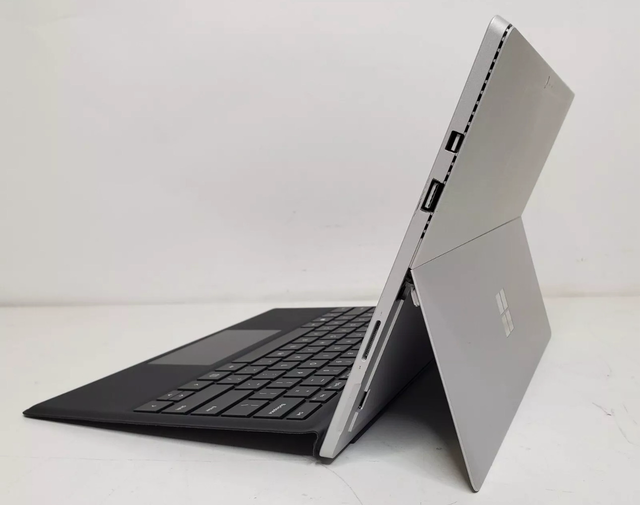 Microsoft Surface Pro 4 Intel Core i5-6300U 2.4GHz 8GB RAM 256GB SSD Windows 10 (Fair conditions)